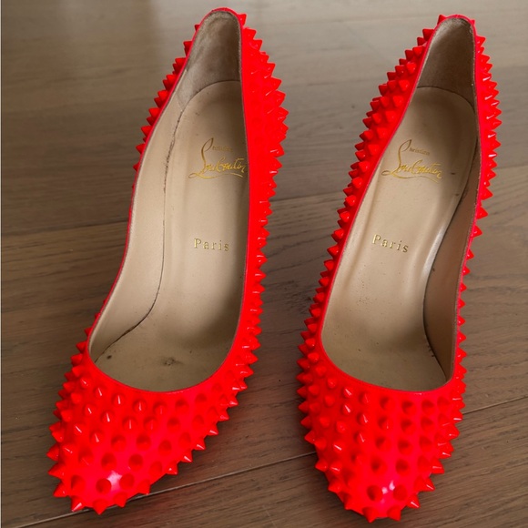 Pastel Pimk Patent Spike Allover Stud Pigalle
Size 39 1/2
Made in in Italy - Picture 1 of 7